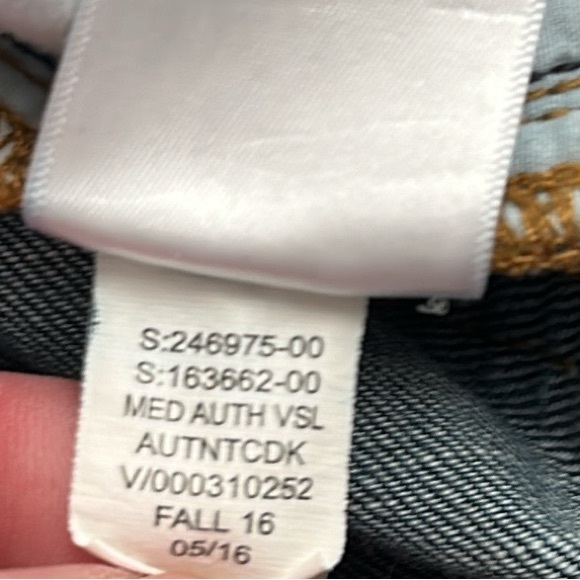 Banana Republic Vintage Straight medium wash blue denim jeans - Picture 12 of 12